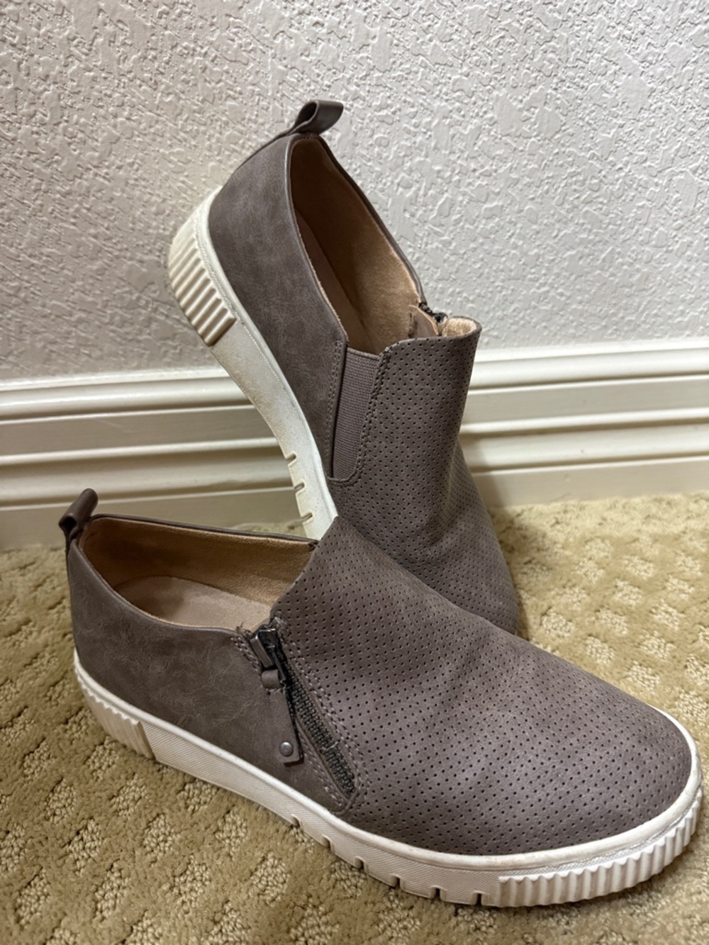 Casual Slip-On Sneakers in Taupe with Side Zip